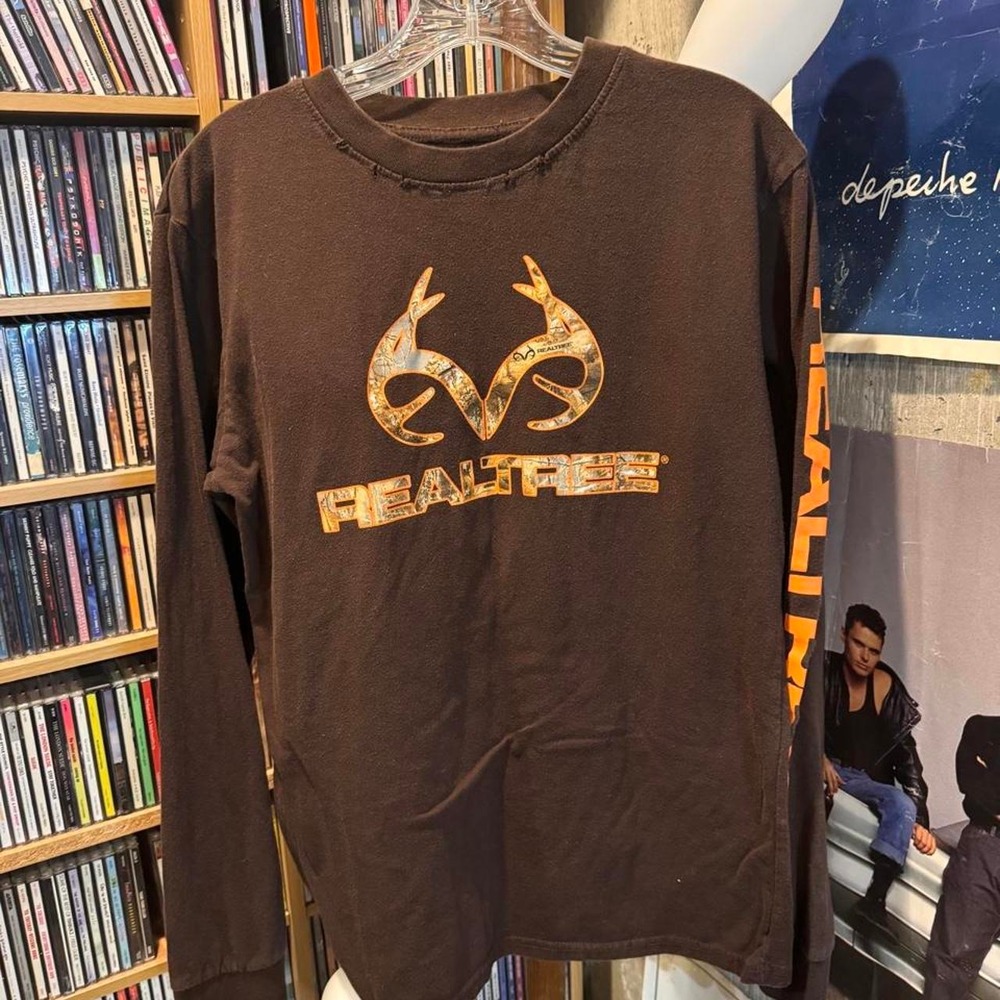 Real Tree Camo Logo - Distressed sized Medium